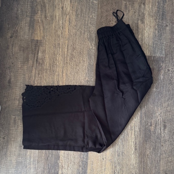 NWT Ranna Gill Black Linen Wide Leg Crochet Hem Detail Waist Pants